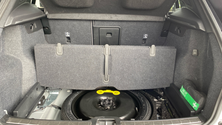 Volvo XC40 2.0 B4P Ultra Dark 5dr Auto Petrol Estate